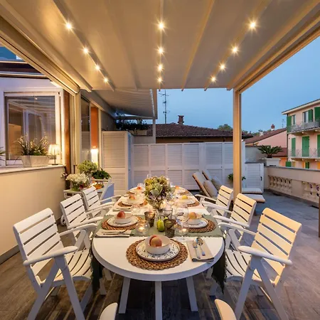 Apartment In Viareggio With Seaviews