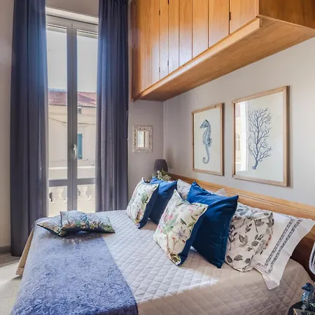 Apartment In Italy With Grand Seaview Terrace *