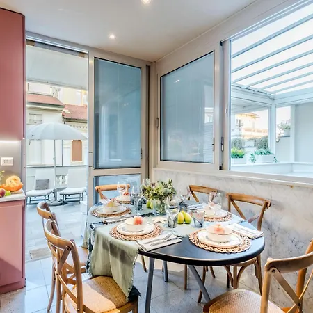 Apartment In Viareggio With Seaviews *