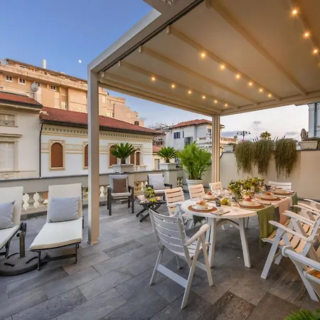 Apartment In Viareggio With Seaviews *
